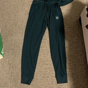 Alo Muse Yoga Pants in Midnight Green